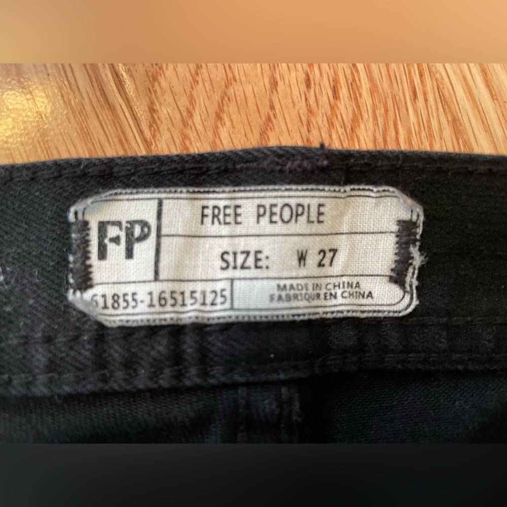 Free People black skinny jeans with zippers on the sides. Size 27W - Picture 5 of 9